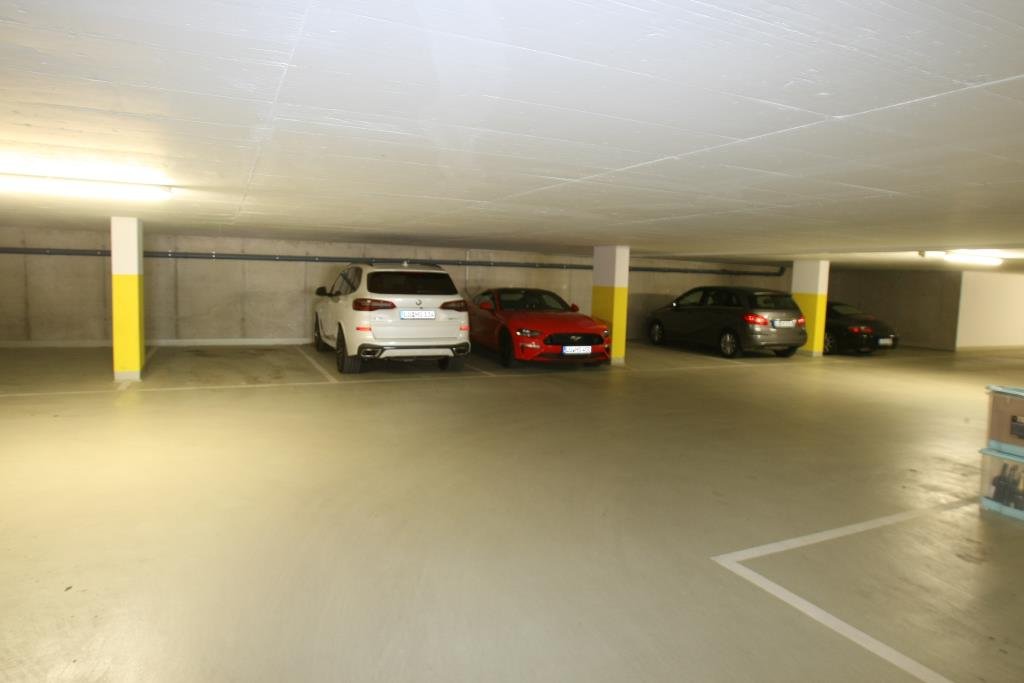Garagen-Parkplätze